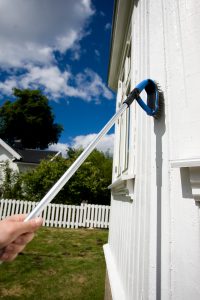 Stålbørste festet på forlengerskaft