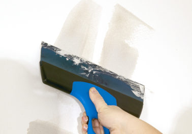 illustrasjonsbilde sparkling av vegg