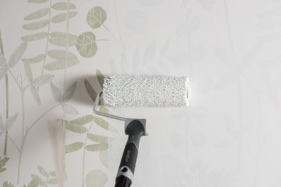 Illustrasjonsbilde maling av tapet