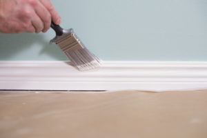 Begynn maling av lister et stykke inn på listen