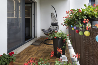 Balkong og veranda må også vaskes og beises